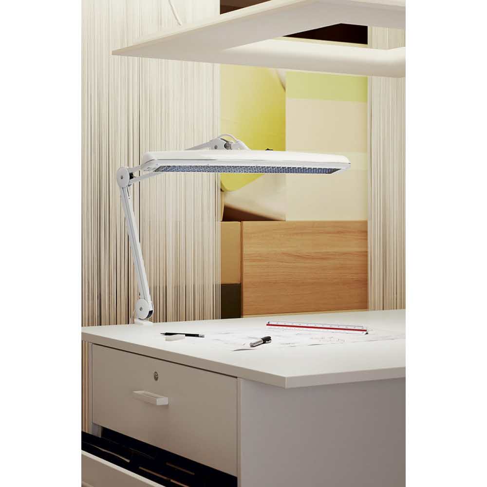 lampka na biurko 4 alibiuro.pl Lampka energooszczędna na biurko MAULatelier 3x14W mocowana zaciskiem biała 75