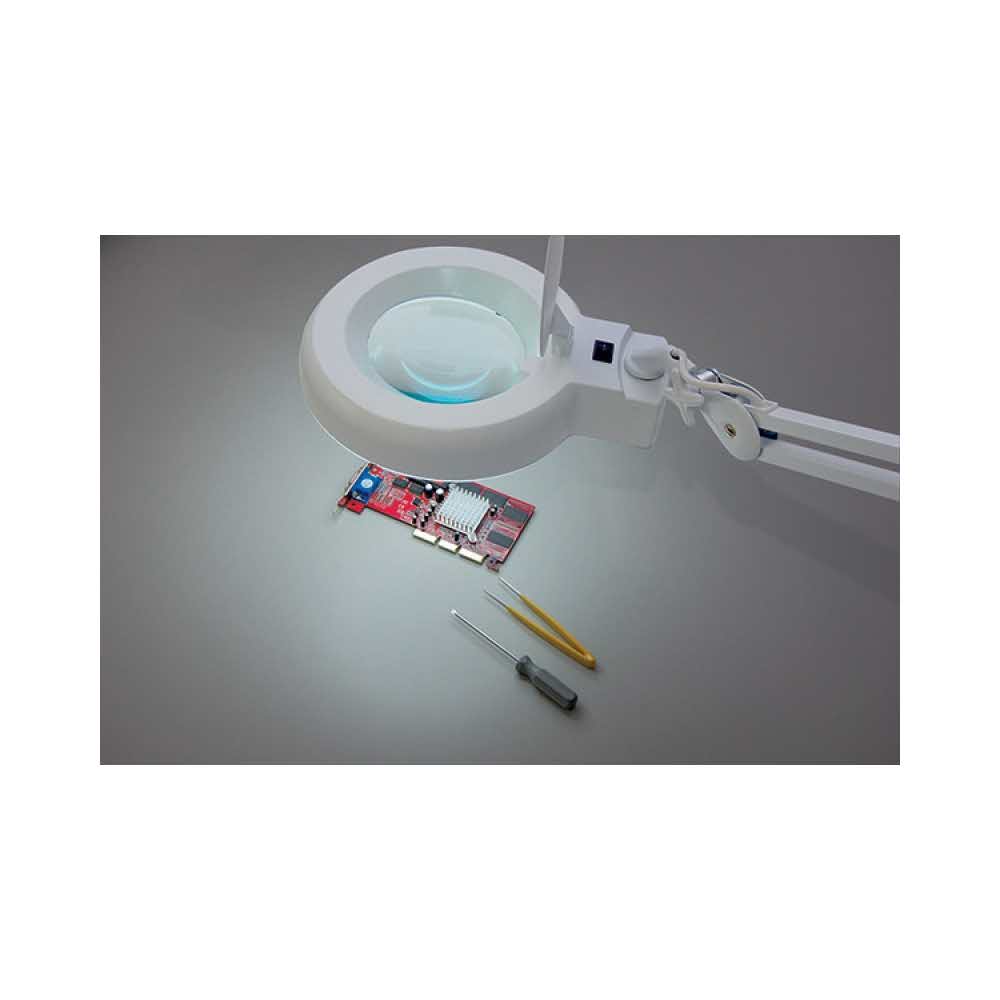 lampki na biurko 4 alibiuro.pl Lampka energooszczędna z lupą na biurko MAULviso 22W mocowana zaciskiem biała 84