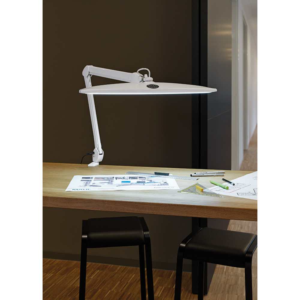 sprzęt biurowy 4 alibiuro.pl Lampka LED na biurko MAULwork 21W ze ściemniaczem mocowana zaciskiem biała 25