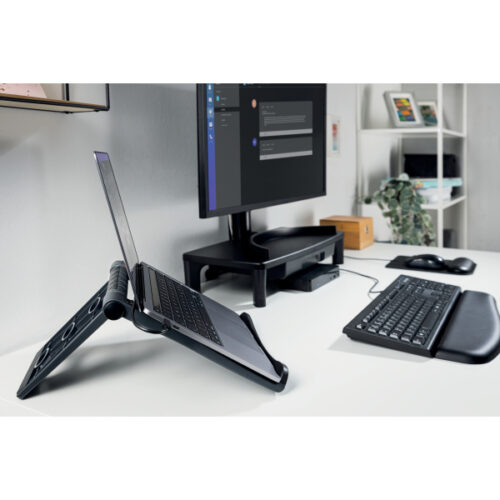 60112_n_06.jpg Podstawka chłodząca Kensington SmartFit™ Easy Riser™ pod laptopa, szara